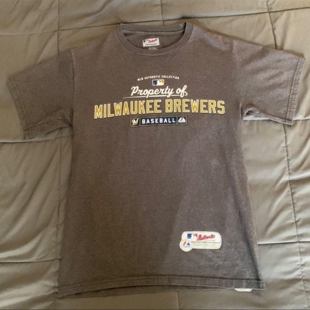 Men’s Milwaukee Brewers Small T-Shirt